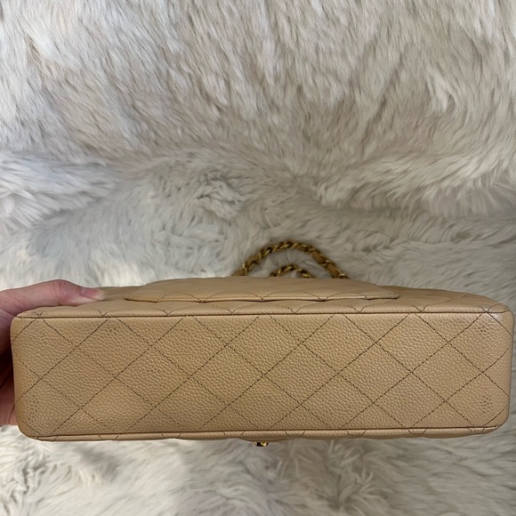 Chanel Medium Caviar Classic Flap Bag - Picture 4 of 12